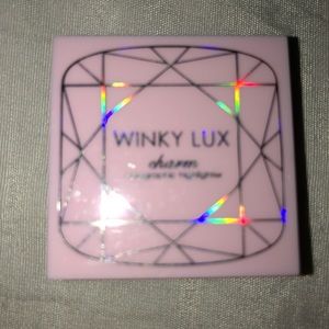 Winky Lux holographic highlighter